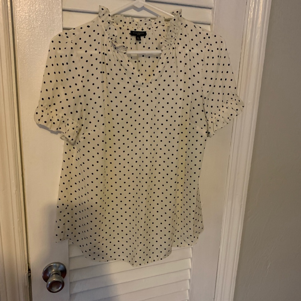 Cute white with blue pika a dots Talbots top